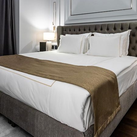 Xheko Imperial Luxury Hotel & Spa Tirana Zewnętrze zdjęcie A bed runner