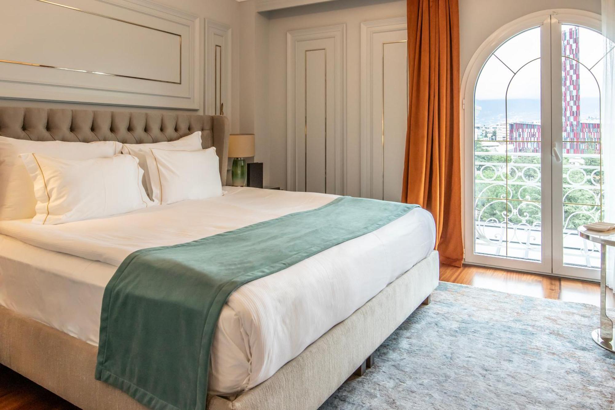 Xheko Imperial Luxury Hotel & Spa Tirana Zewnętrze zdjęcie A bedroom at the hotel