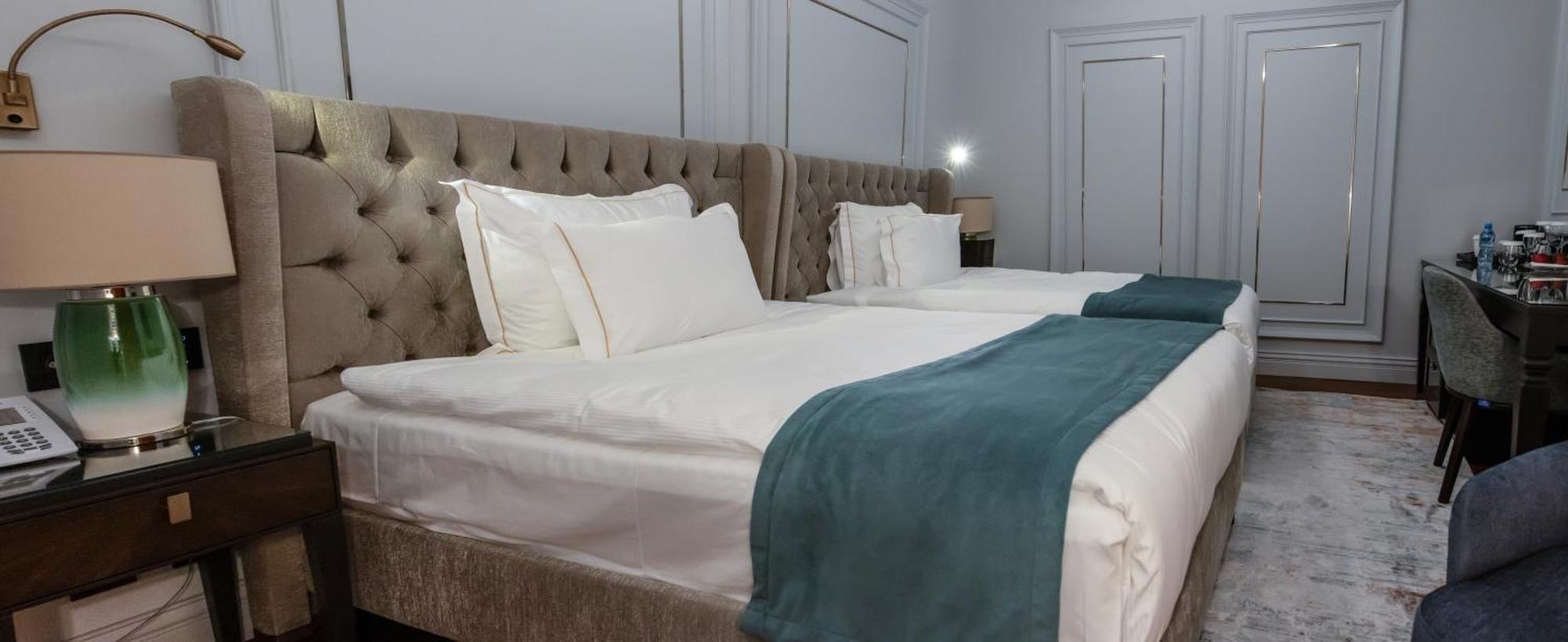 Xheko Imperial Luxury Hotel & Spa Tirana Zewnętrze zdjęcie A bed