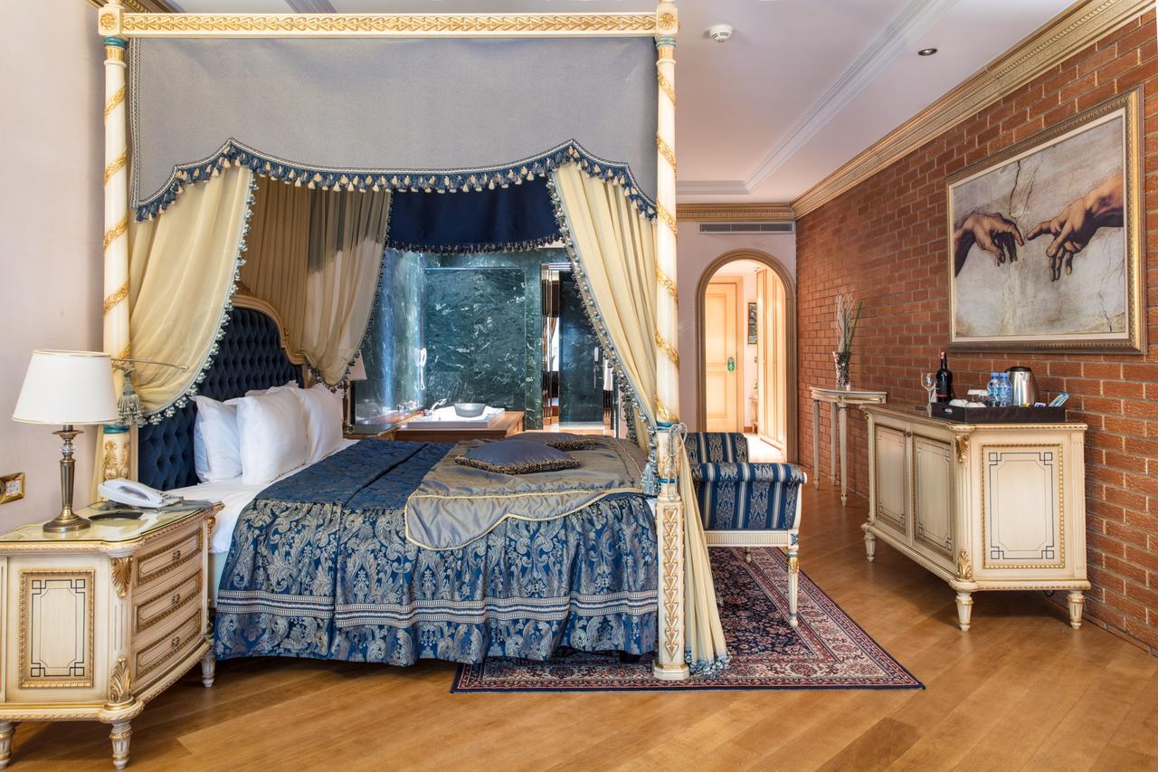 Xheko Imperial Luxury Hotel & Spa Tirana Zewnętrze zdjęcie A bedroom at the Taj Mahal Palace